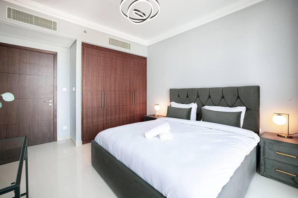 Magnificent Brand New Lux 3br Burj & Fountain View Dubaï